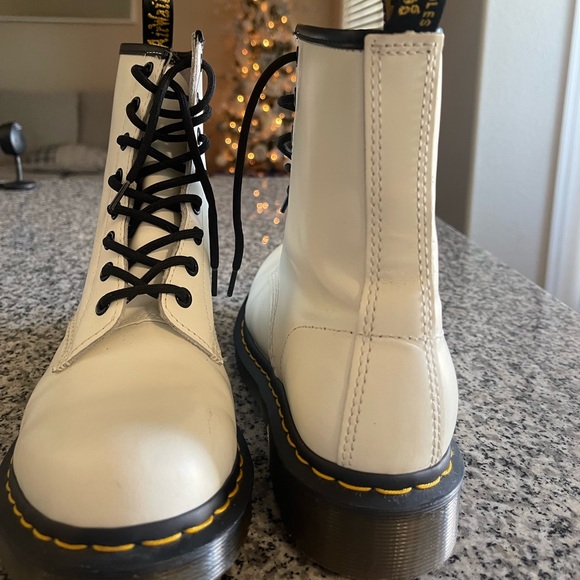 1460 COMBAT BOOT - WOMEN'S DR MARTENS - Picture 7 of 8